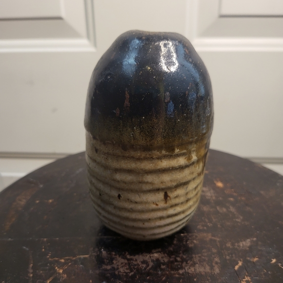Mid Century Modern Wabisabi Signed Hand Thrown Ceramic Vase - Picture 3 of 13
